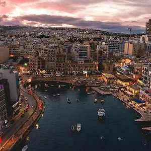 Dean Hamlet Malta